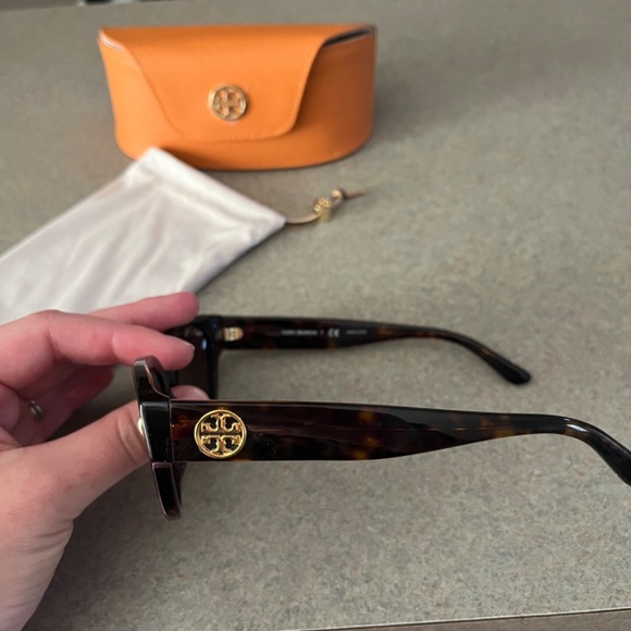 Tory Burch Women’s Sunglasses - Picture 2 of 7